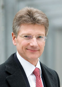 Seit dem Neumann-Abgang ist Dr. Elmal Degenhart Conti-Vorstandsvorsitzender
