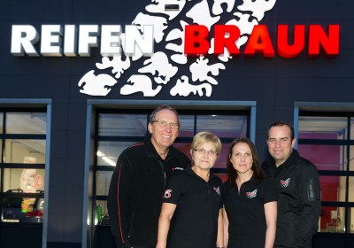 Reifen Braun ist seit jeher ein Familienbetrieb: Volker Braun, Maria Braun, Christine Dollak und Andreas Dollak (von links) übernehmen dabei Verantwortung für die aktuell 18 Mitarbeiter