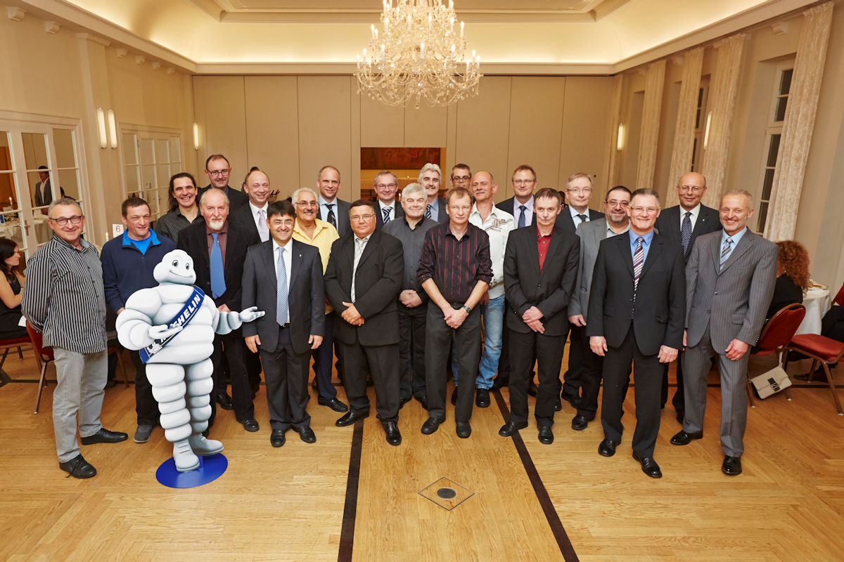 Michelin Jubilarfeier Jubilare mit Vorgesetzten tb