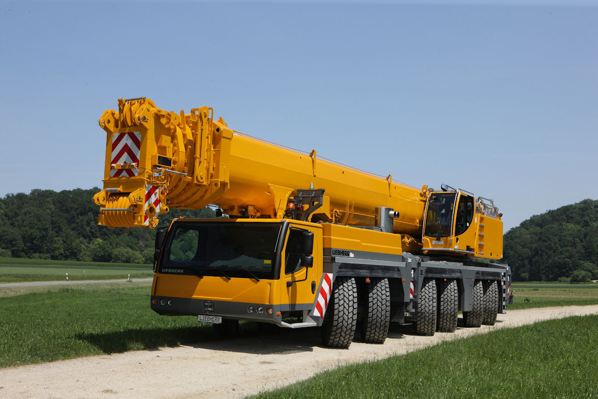 Автокраны какие бывают. Liebherr LTM 1350. Автокран Либхер LTM 1350. Liebherr LTM 1250. Кран Liebherr LTM.