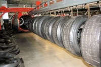 In der Runderneuerung in Feuchtwangen betreibt Reifen Lorenz zwei Autoklaven, einen mit einer Kapazität von 22 Reifen (Foto) und einen weiteren für 20 Reifen; am Standort in Meineweh können gleichzeitig bis zu 24 Reifen abgeheizt werden