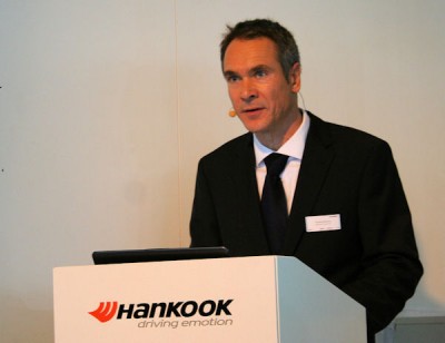 Stephan Brückner, bei Hankook Tire Europe OE Account Manager TBR Tyres, erläuterte anlässlich einer Pressekonferenz auf der IAA Nutzfahrzeuge die Produktneuheiten des Herstellers