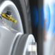 „DrivePoint“ umfasst Reifendrucksensoren, die auf die Reifenventile aufgesetzt werden, und ... (Bild: Goodyear)