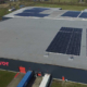 Zu den die bisher bereits mehr als 1.600 Solarpaneelen auf dem Dach der Heuver-Lagerhalle hat der niederländischen Großhändler nun noch einmal mehr als 1.500 weitere montieren lassen (Bild: Heuver)