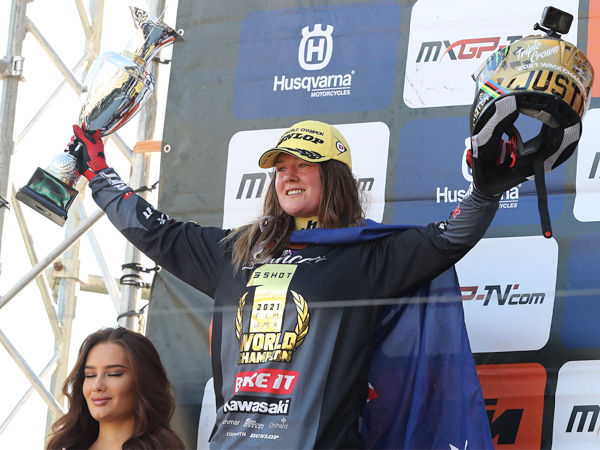 Auf Dunlop-Reifen hat die Neuseeländerin Courtney Duncan im Motocross der Frauen dieses Jahr bereits ihren dritten WM-Titel in Folge einfahren können (Bild: Dunlop)