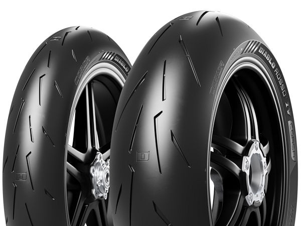 Seinen neuen „Diablo Rosso IV Corsa” beschreibt Pirelli als eine Art verschärfte Version seines ohne den Zusatz „Corsa“ im Namen auskommenden Supersportreifens (Bild: Pirelli)