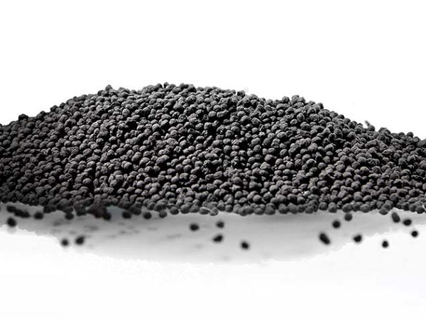 Laut Enviro Systems will ein führender europäischer Premiumreifenhersteller von dem Unternehmen aus Altreifen zurückgewonnenen Reifenruß – sogenanntes Recovered Carbon Black (RCB) – für Produktionstests nutzen auf seinem Weg dahin, den Anteil recycelter und erneuerbarer Materialien in seinen Produkten zu steigern (Bild: Enviro Systems)