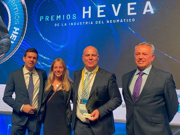 Bei Falken freut man sich, bei den „Premios Hevea Awards 2021“ zur besten Reifenmarke im Qualitätssegment gekürt worden zu sein (Bild: Falken Tyre)