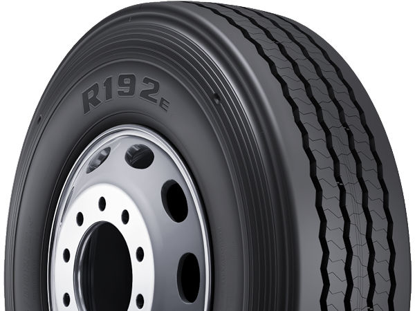 Bridgestones im nordamerikanischen Markt vorgestelltes Profil „R192E“ ist nach Aussagen des Herstellers sein erster Reifen, der speziell für elektrisch angetriebene Busse entwickelt worden ist (Bild: Bridgestone Americas)