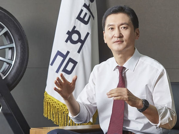Wie Kumho-CEO Il Taik Jung höchstselbst gegenüber Kunden/Geschäftspartnern durchblicken ließ, denkt man bei dem südkoreanischen Reifenhersteller ernsthafter denn je über einen eigenen Produktionsstandort in Europa nach (Bild: Kumho Tire)