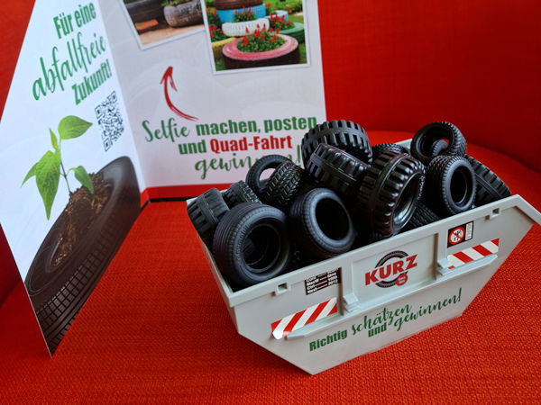Bei der Reifenmesse in Köln will Kurz Karkassenhandel am eigenen Stand einen mit Spielzeugaltreifen gefüllten Playmobil-Container aufstellen, wobei Besucher dann erraten sollen, wie viele es sind (Bild: Kurz Karkassenhandel)