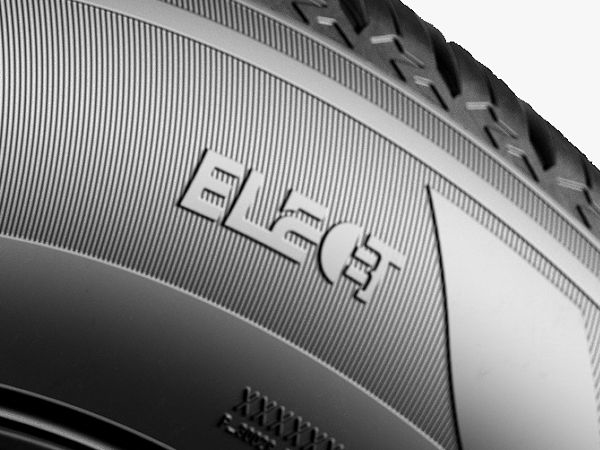 Ist Pirelli bezogen auf die Erstausrüstung eigenen Worten bereits „der Reifenhersteller mit dem größten Anteil an Homologationen für Elektro- und Plug-in-Hybridfahrzeuge“, soll die sogenannte Elect-Technologie des Anbieters nun auch verstärkt in dessen Profile fürs Ersatzgeschäft integriert werden (Bild: Pirelli)