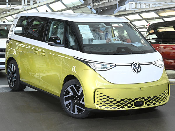 Dieser Tage startete die Produktion seines ID.Buzz bei Volkswagen Nutzfahrzeuge in Hannover, wobei sich Continental mit seinem „EcoContact 6 Q“ als Reifenerstausrüstungslieferant für das rein elektrisch angetriebene Fahrzeug „geoutet“ hat (Bild: Volkswagen Nutzfahrzeuge)