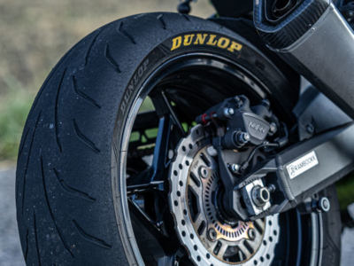 Dunlop die Dimensionspalette seines Motorradreifens „Qualifier Core“ mit einer zusätzlichen Größe für das Vorder- sowie drei neuen für das Hinterrad ausgebaut (Bild: Dunlop)