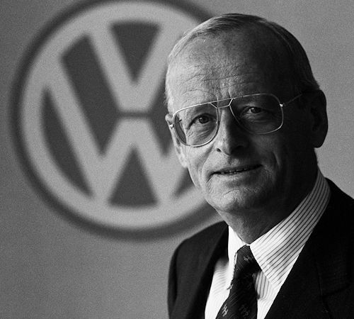 Er „war, ist und bleibt fester Bestandteil der Volkswagen-Familie“, heißt es vonseiten des Automobilherstellers nach dem Tode von Carl Hahn (Bild: Volkswagen)