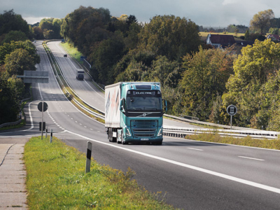 Gegenüber Dezember 2022 haben die Lkw-Fahrleistungen im darauf folgenden Januar zwar um ein Prozent zulegen können, blieben aber dennoch 4,5 Prozent hinter denen des entsprechenden Vorjahresmonats zurück (Bild: Volvo Trucks)