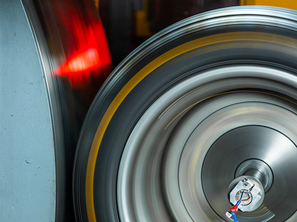 Die neue Prüfmaschine für Reifentests bei bis zu 500 km/h ergänzt Pirelli zufolge zwei bereits bestehende Anlagen, die jedoch „nur“ für Geschwindigkeiten von maximal 370 bzw. 450 km/h ausgelegt sind (Bild: Pirelli)