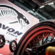 Goodyear zufolge blicke man „mit einem neu belebten Ansatz für die Marke Avon positiv in die Zukunft“, wobei der Hersteller zunächst und auch nur recht grob umreißt, wie er sich im Segment Motorradreifen das Nebeneinander seiner Marken Dunlop und Avon vorstellt (Bild: Goodyear)