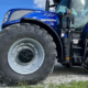 Bei den Schulungsveranstaltungen haben die teilnehmenden Händler auch die Möglichkeit, unter anderem mit Trelleborgs „TM1000 ProgressiveTraction“ bereifte New-Holland-Traktoren Probe zu fahren (Bild: Trelleborg)