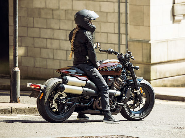Das Jahr 2023 markiert nicht nur das 120-Jährige von Harley-Davidson – zugleich währt die Zusammenarbeit des US-Motorradherstellers und der Marke Dunlop in Sachen Bereifung von dessen Maschinen nunmehr bereits 40 Jahre (Bild: Dunlop)