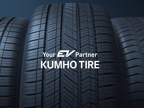 In einer neuen Kommunikationskampagne präsentiert sich Kumho als Anbieter auch von Reifen speziell für Elektrofahrzeug (Bild: YouTube/Screenshot)