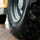 Michelin legt seinen für Fahrzeuge im Industrie- und Landwirtschaftseinsatz oder für den Materialtransport gedachten „CrossGrip” nunmehr auch in den beiden neuen Größen 400/70 R20 und 480/80 R26 auf (Bild: YouTube/Michelin)