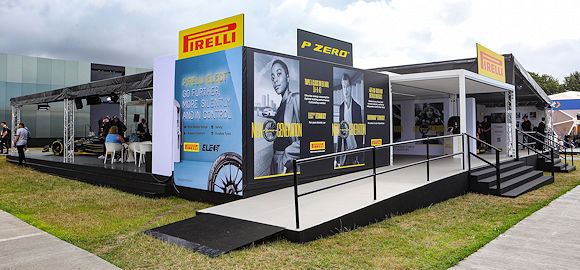 Als exklusiver Reifenpartner des Goodwood Festival of Speed hat Pirelli das Event genutzt, um dort neue Profile aus seiner „P-Zero“-Reifenfamilie zu zeigen (Bild: Pirelli)