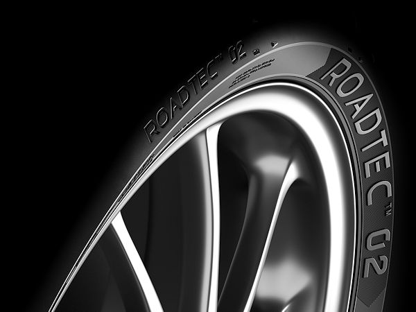 Der neue „Roadtec 02“ der Pirelli-Motorradreifenmarke Metzeler befindet sich Anbieteraussagen zufolge aktuell zwar noch in der Endphase seiner Entwicklung und Erprobung, soll Anfang kommenden Jahres dann aber in den Markt rollen (Bild: Pirelli)