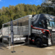 Die Bayern Tires GmbH als 2021 unter dem Dach von Bayern Trucks gegründeter Reifengroßhandel will ihre Vermarktungsaktivitäten rund um Lkw-Reifen der Sailun-Marke RoadX weiter ausbauen und schickt dafür einen entsprechend gebrandeten Showtruck auf Tour (Bild: Bayern Tires)