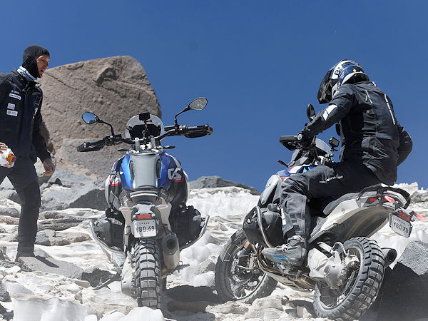 Der Aufstieg am Nevado Ojos del Salado wird als gleichermaßen sehr schwierig für Fahrer, Motorräder und Reifen beschrieben (Bild: Pirelli)