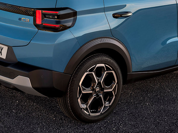 Bei der Erstausrüstung seines neuen vollelektrischen ë-C3 setzt Citroën auf Goodyear-Reifen des Typs „EfficientGrip Performance 2“, auf deren Seitenwänden sich die unlängst von dem Reifenhersteller eingeführten EDT- und EDR-Kennzeichnungen finden sollen (Bild: Citroën)