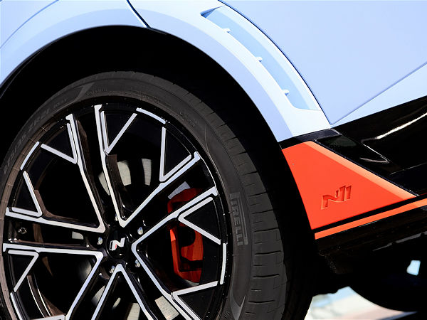 Der zusammen mit Hyundai für den Ioniq 5 N entwickelte OE-Ausführung des „P Zero Elect“ wurde laut Pirelli auch auf dem Nürburgring getestet, um seine Leistung und Beständigkeit unter extremen Fahrbedingungen zu beweisen (Bild: Pirelli)