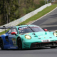 Nach dem NLS-Auftakt eine Woche zuvor hat der blau-grüne Porsche vom Team Falken Motorsports mit der Startnummer 44 gestern auch die 24h Qualifiers gewinnen können (Bild: ADAC Nordrhein)