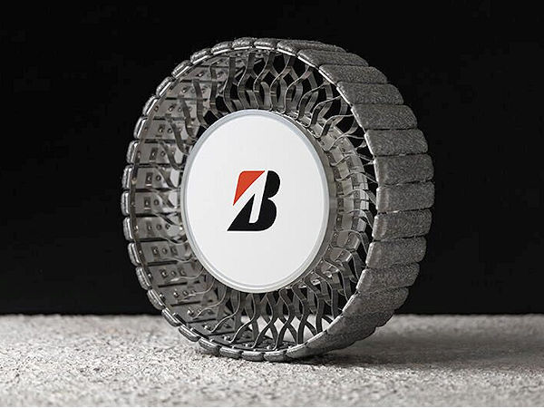 Die zweite Generation des Bridgestone-Konzeptreifens für Mondlandefahrzeuge basiert auf der „Air-Free“-Technologie des Konzerns, wobei die zugehörige Wabenstruktur mittels dünner Metallspeichen ausgeführt ist (Bild: Bridgestone)