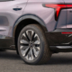 General Motors hat Bridgestone vor allem für die Erstausrüstungslieferungen seines mit „Enliten“- und „B-Seal“-Technologie des Konzerns ausgestatteten Profils „Alenza A/S 02“ für den Chevrolet Blazer EV geehrt, während … (Bild: Bridgestone)