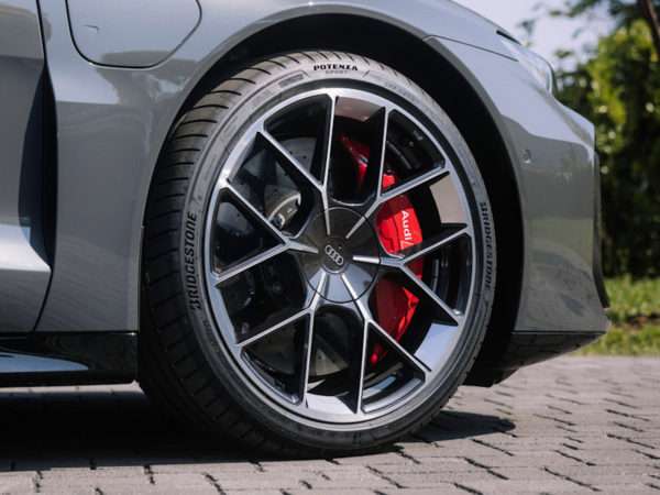 Für dessen E-Tron-GT-Reihe liefert Bridgestone seinen neuen „Potenza Sportᴬ“ zu Audi ans Band (Bild: Bridgestone)