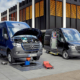 Vor Kurzem wurden die ersten zehn vollausgerüsteten Sprinter für den neuen Mercedes-Mobilservice für Transporter/Vans an ausgewählte Servicepartner des Fahrzeugherstellers in Deutschland übergeben, der so die Werkstatt zum Kunden bringen will inklusive eines neu entwickelten mobilen Hubsystems für Arbeiten unter Fahrzeugen bis 5,5 Tonnen, die damit vollständig angehoben werden können (Bild: Mercedes-Benz)