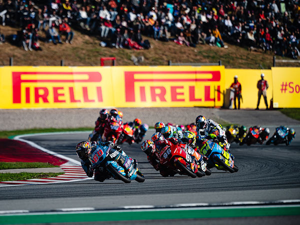 Bei insgesamt 40 Rennen – je 20 im Moto2- und Moto3-Klassement – sind auf Reifen der italienischen Marke Pirelli nicht weniger als 37 neue Allzeitrundenrekorde aufgestellt und alles in allem 32 neue schnellste Rennrunden gefahren worden (Bild: Pirelli)