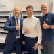 Anlässlich der IAA Transportation in Hannover haben beide Partner ihre künftige Zusammenarbeit besiegelt (von links): Keyou-COO Markus Schneider mit Alessandro Fante, Key-Account-Manager Pneuhage Fleet Solution, und Christian Soethe, Head of Vehicle Solutions bei Keyou (Bild: Pneuhage)