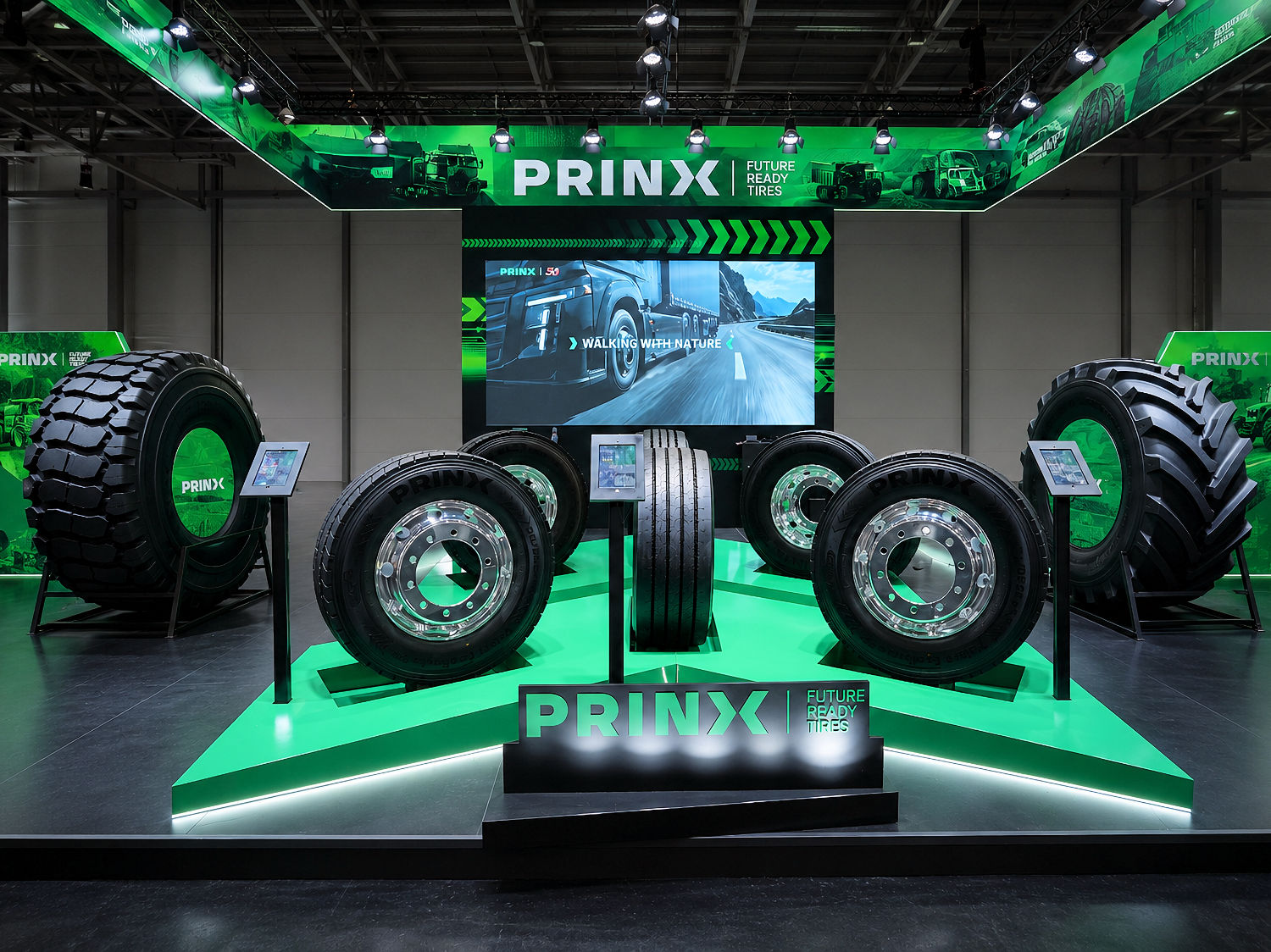 Im Mittelpunkt der Prinx-Europe-Messepräsentation auf der Tire Cologne stand das um Lkw-Reifen der Marke Prinx erweiterte Sortiment (Bild: Prinx Chengshan Tire Europe)